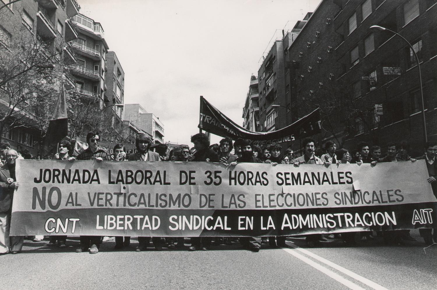 1de mayo de 1981. Fuente El Salto. https://www.elsaltodiario.com/fotografia/el-album-de-fotos-de-cnt-en-la-transicion
