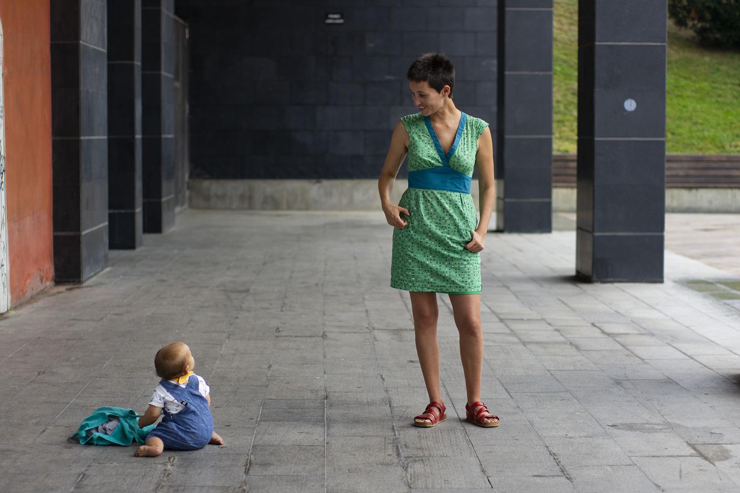 June Fernández con su hija por Gessamí Forner para ElSalto